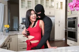 quan điểm. Yêu tinh cáo. Sau khi uống một ly rượu, George đến ngồi cùng tôi.