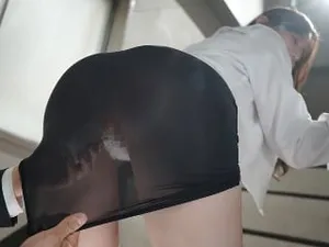 Sáng sớm đánh thức nhỏ em kế dậy chỉ để đạt một phít